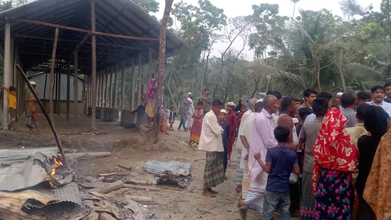 নোয়াখালীতে ওরশের প্রস্তুতিকালে মাজারে হামলা-ভাঙচুর, আহত ১০